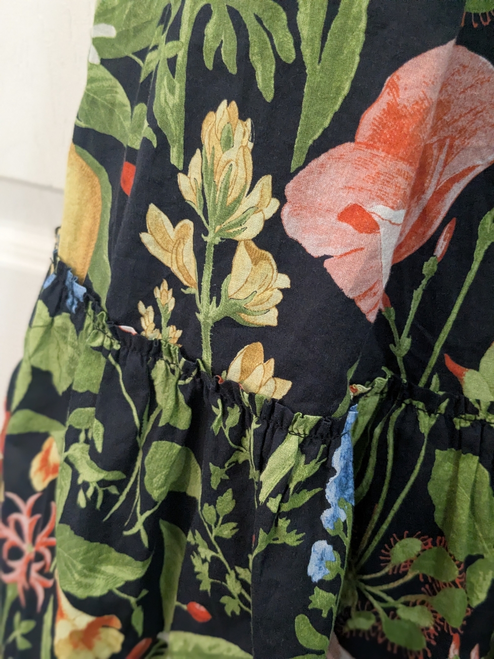 Tuckernuck Noir blooming botanicals dress With pockets. - Picture 2 of 8
